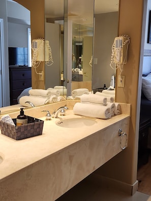 Bathroom - Luxe Mode One Bedroom with Jetted Tub (Oro-Medonte)