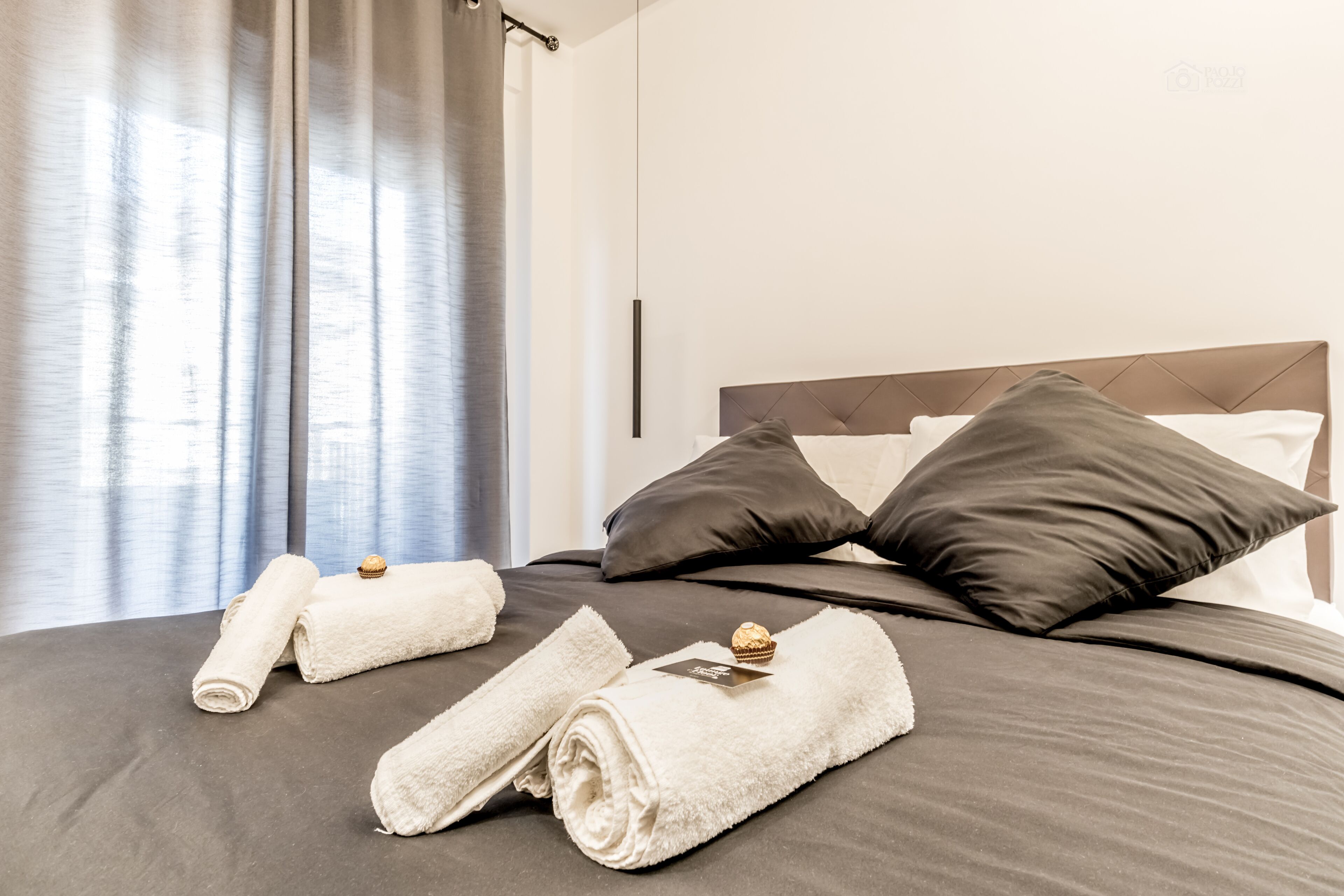 2 camere, una cassaforte in camera, una scrivania, ferro/asse da stiro