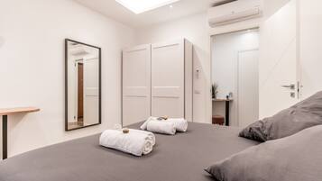 2 Schlafzimmer, Zimmersafe, Schreibtisch, BĂŒgeleisen/BĂŒgelbrett