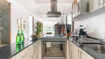 Fridge, microwave, oven, coffee/tea maker