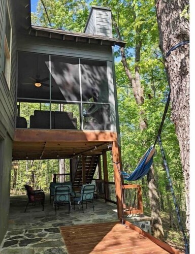 Lake Access Home. Outdoor Fireplace. Kayaks. Golfcart to Pool & Lake. Boat Ramp.
