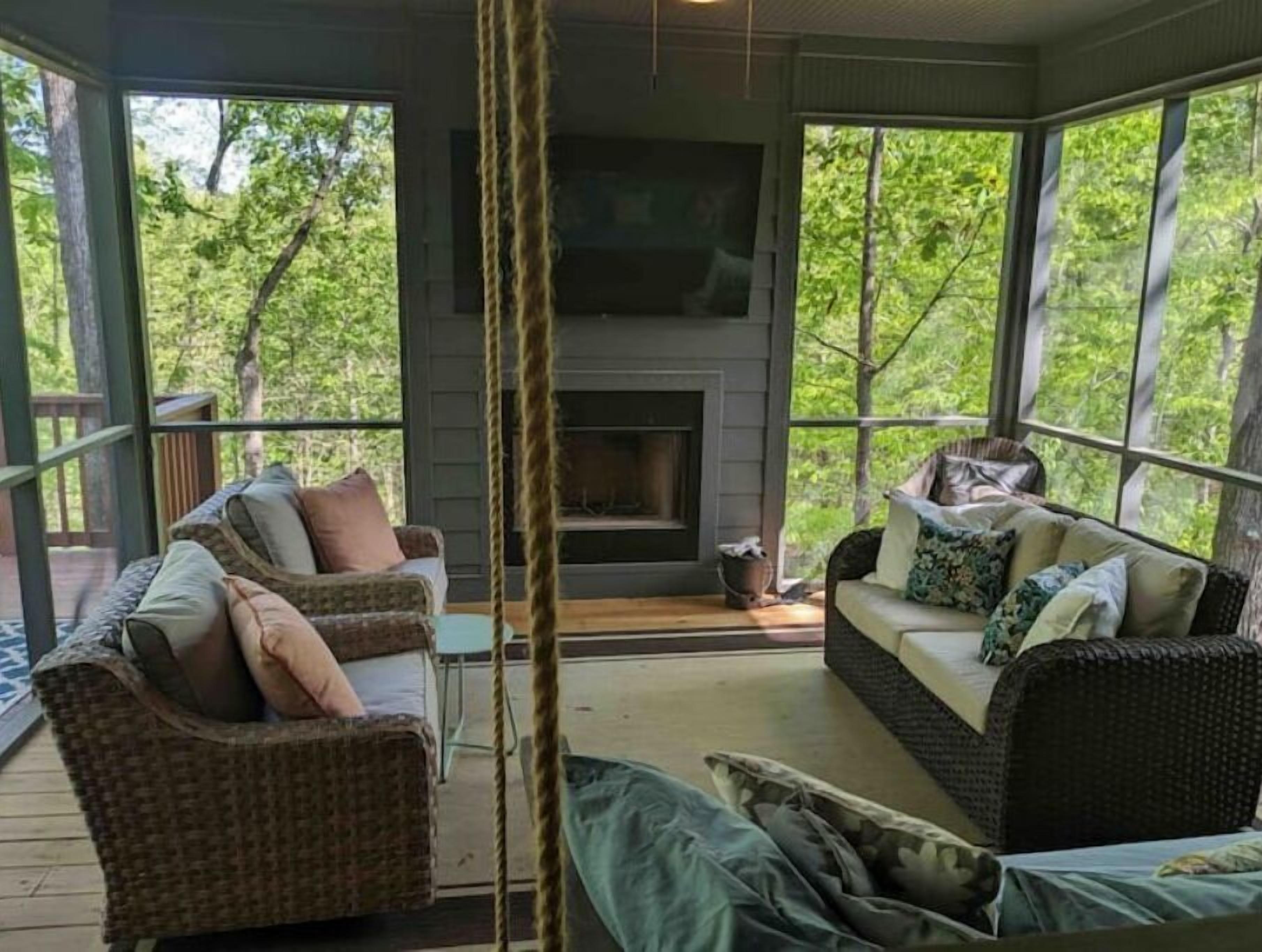 Bubba's Cabana-Golfcart to lake, pool, weight room & dock