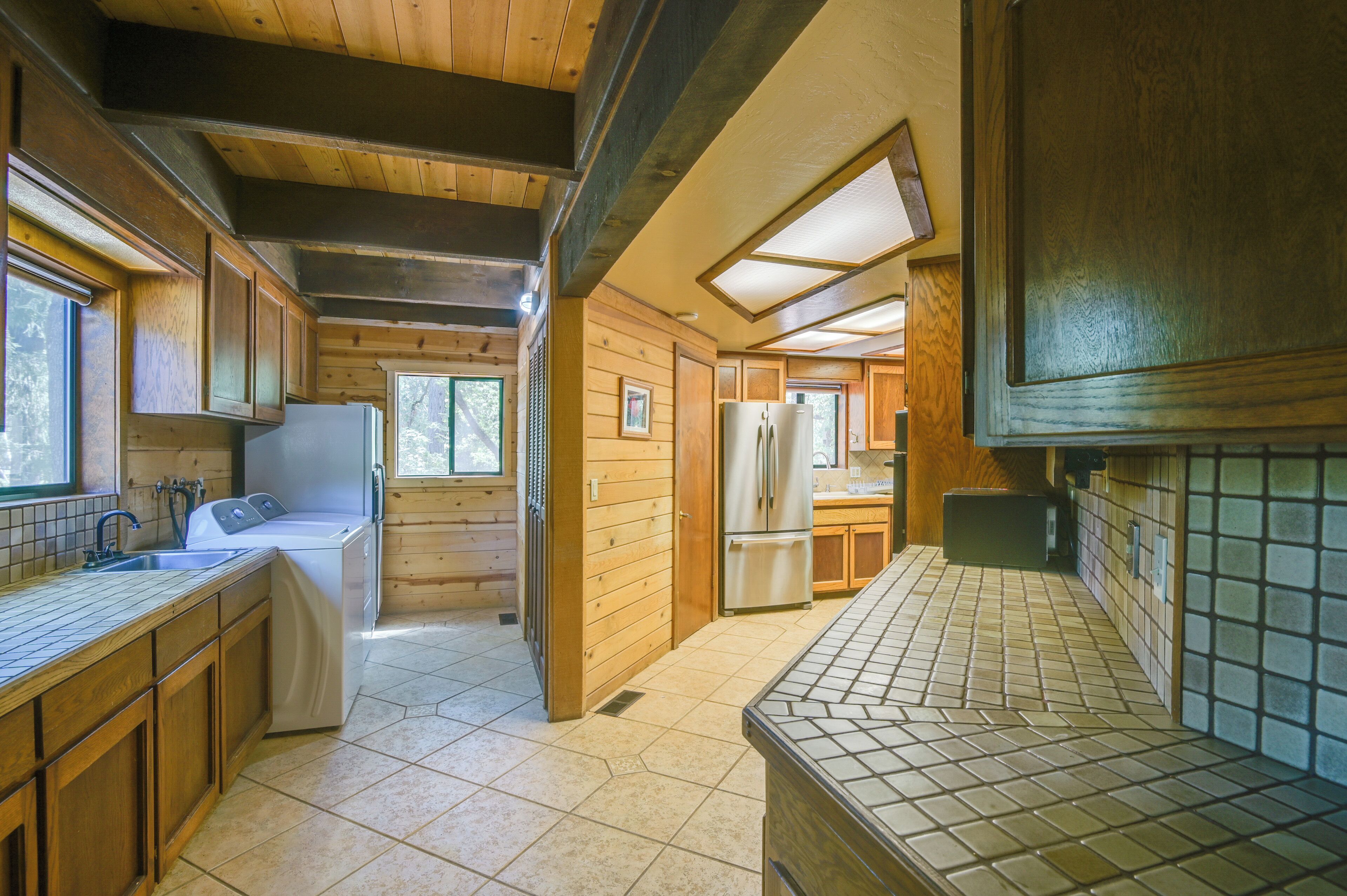 Welcoming ‘Cole Ridge Chalet’ in Kelseyville!