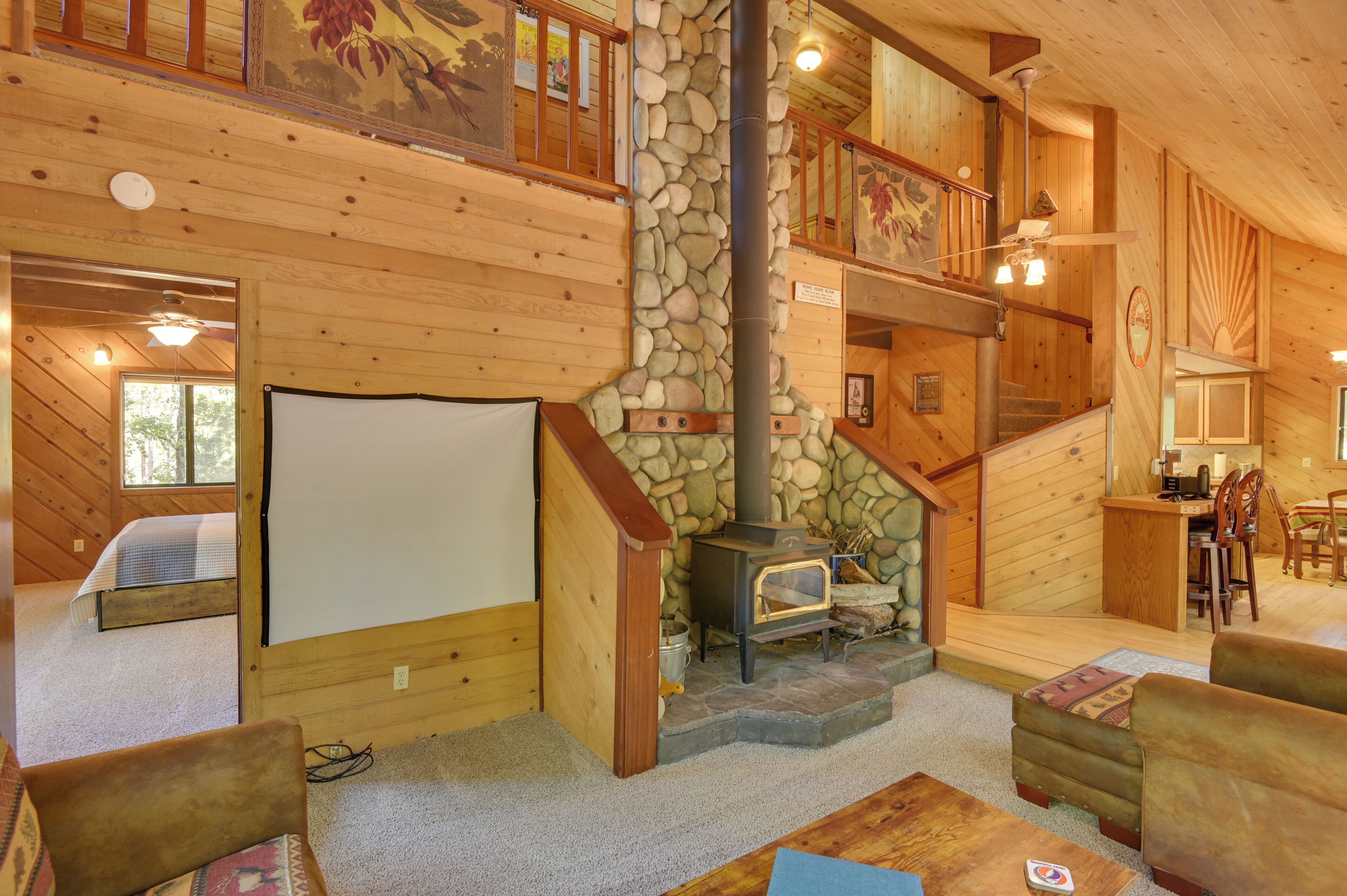 Welcoming ‘Cole Ridge Chalet’ in Kelseyville!