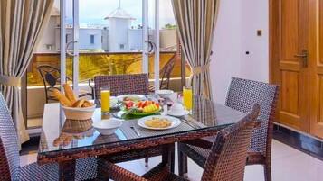 Executive Double Room | Living area