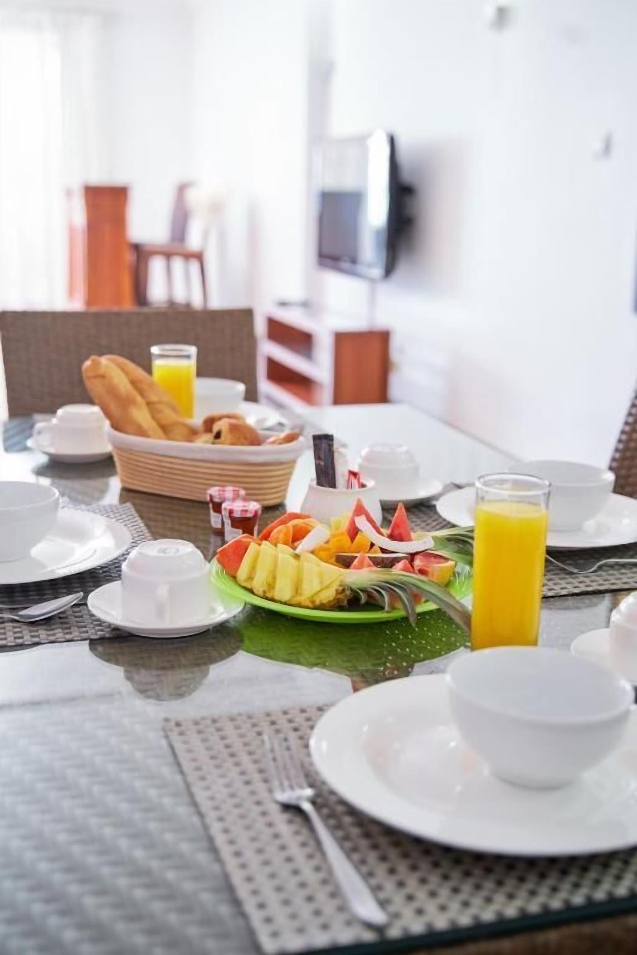 Free daily continental breakfast