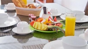 Desayuno continental gratuito y diario