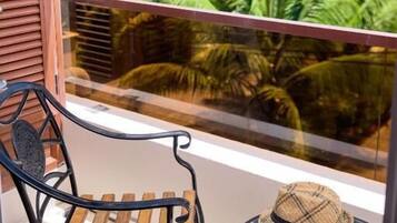 Executive Double Room | In-room safe, iron/ironing board, free WiFi