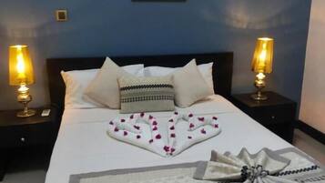 Executive Double Room | In-room safe, iron/ironing board, free WiFi