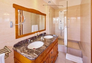 Executive Double Room | Bathroom