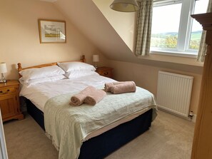 3 bedrooms, travel cot, WiFi, bed sheets