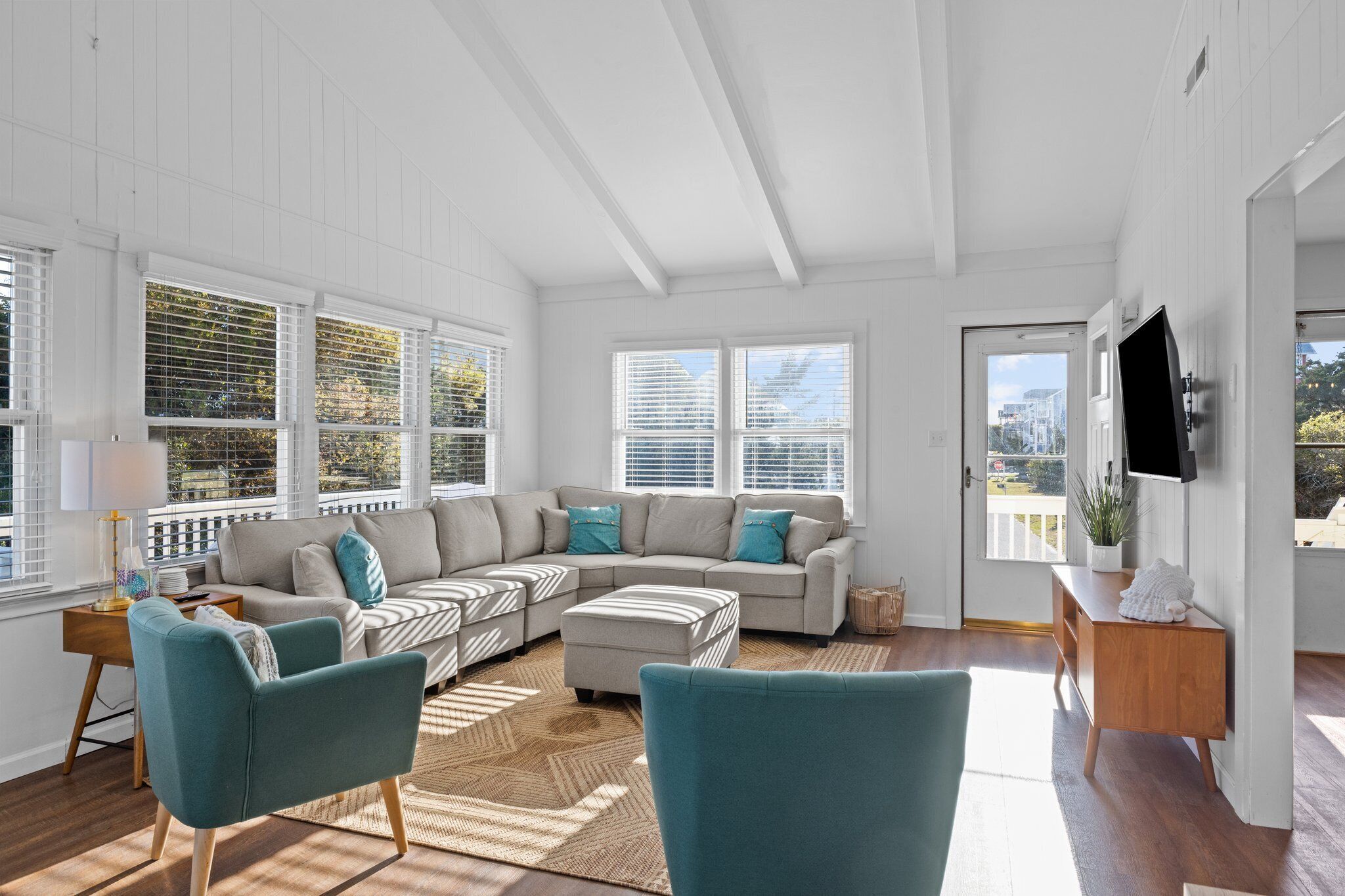 Sunny Days - NEW - Hot Tub - Renovated - Family Fun