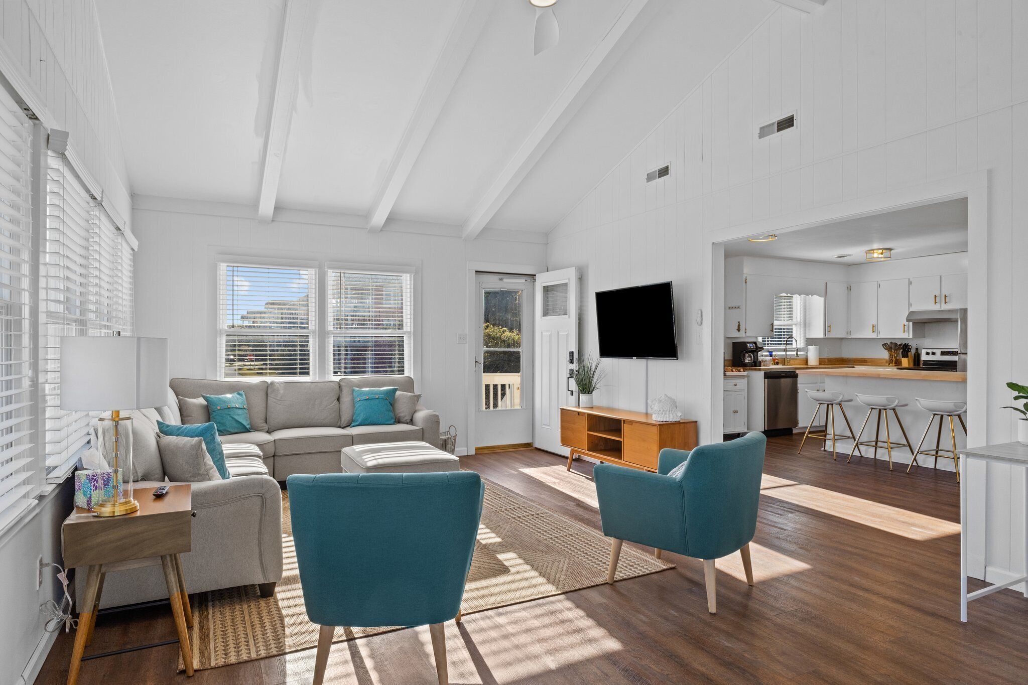 Sunny Days - NEW - Hot Tub - Renovated - Family Fun