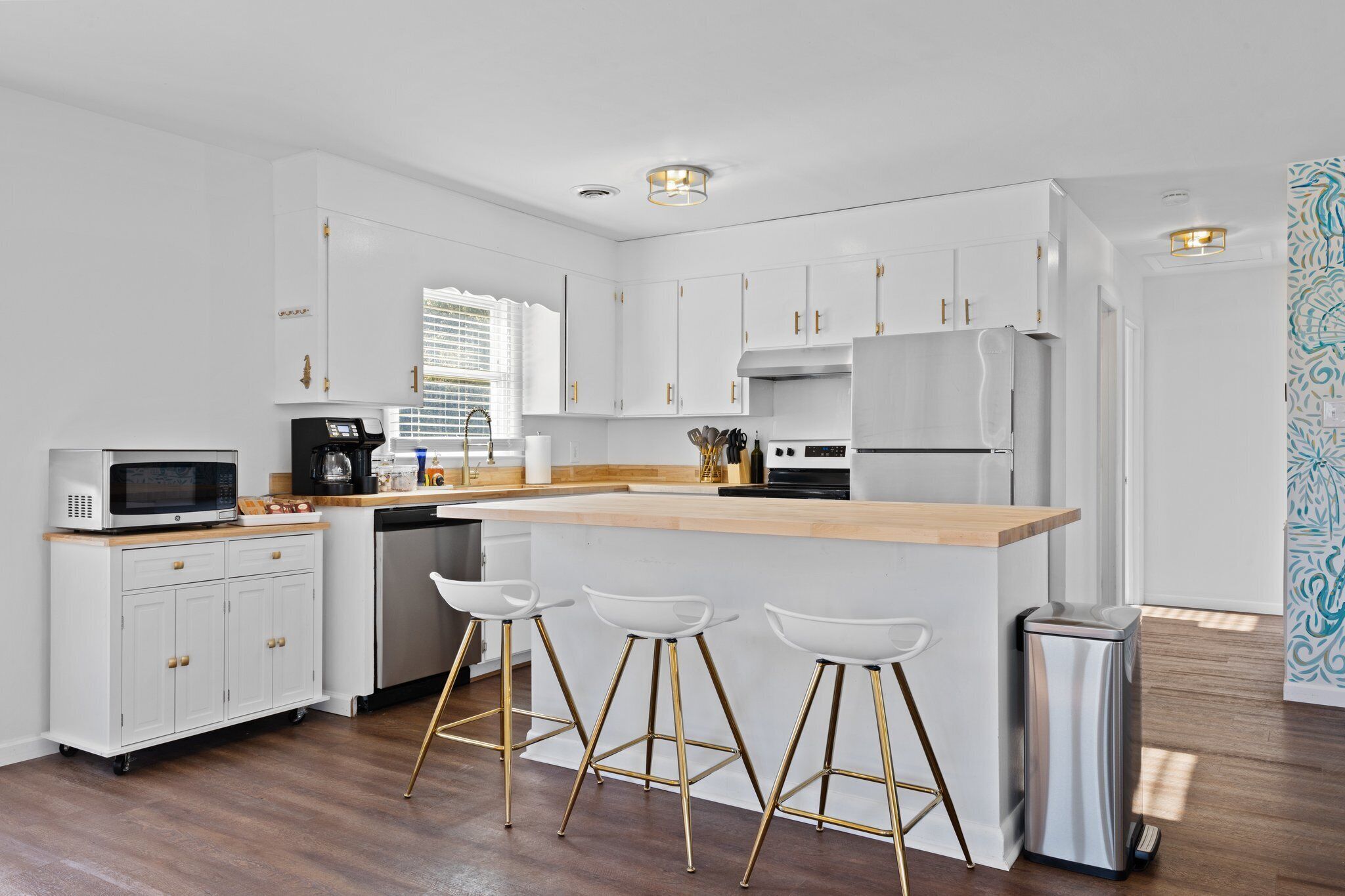 Sunny Days - NEW - Hot Tub - Renovated - Family Fun