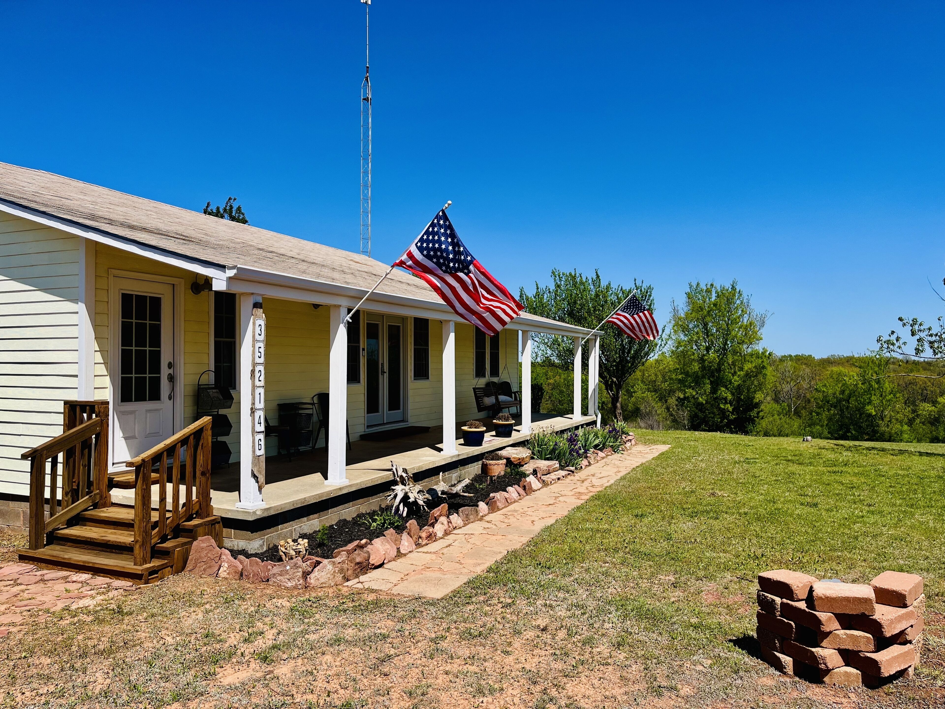 Quiet Country Home overlooking the beautiful Oklahoma skies