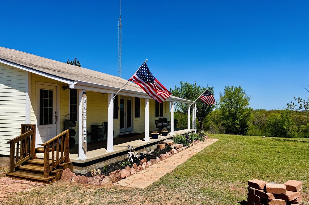 Quiet Country Home overlooking the beautiful Oklahoma skies