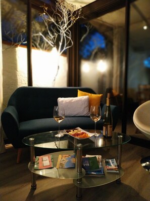 Interior - Jacuzzi under the palm trees and close to the beaches in Sanary Sur Mer (Sanary-sur-Mer)