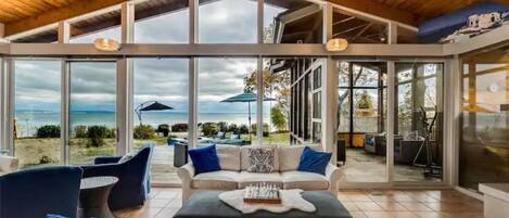 Smart TV, fireplace, books