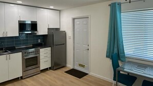 茶具/咖啡用具、冰箱、微波炉、烤箱