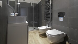 Club Apartment | Bathroom | Shower, free toiletries, hair dryer, bidet - Italianway - Corso Como 11 (Milan)