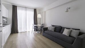 都會公寓 | 起居區 | 55-吋平面電視、衛星頻道、電視