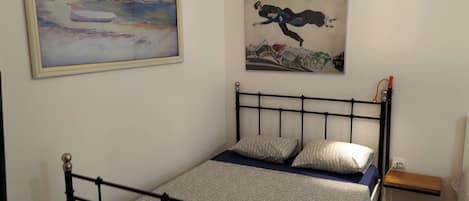 3 dormitorios, tabla de planchar con plancha, wifi gratis y ropa de cama