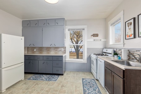 Refrigerador con freezer, horno, placa de cocina, lavavajillas