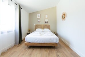 4 chambres, fer et planche à repasser, Wi-Fi, draps fournis
