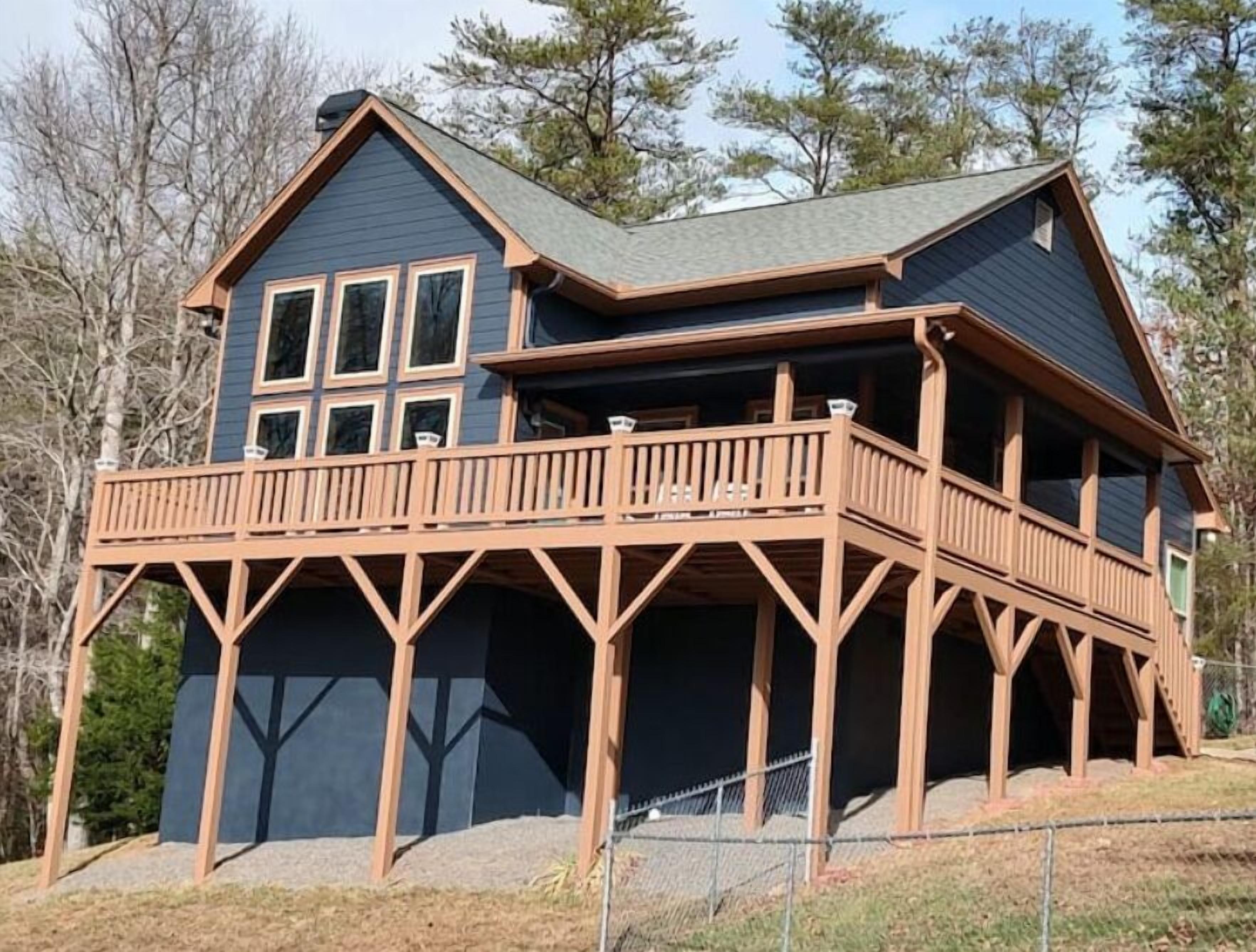 Private cottage with mountain views