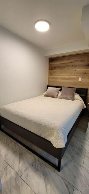 1 bedroom, bed sheets
