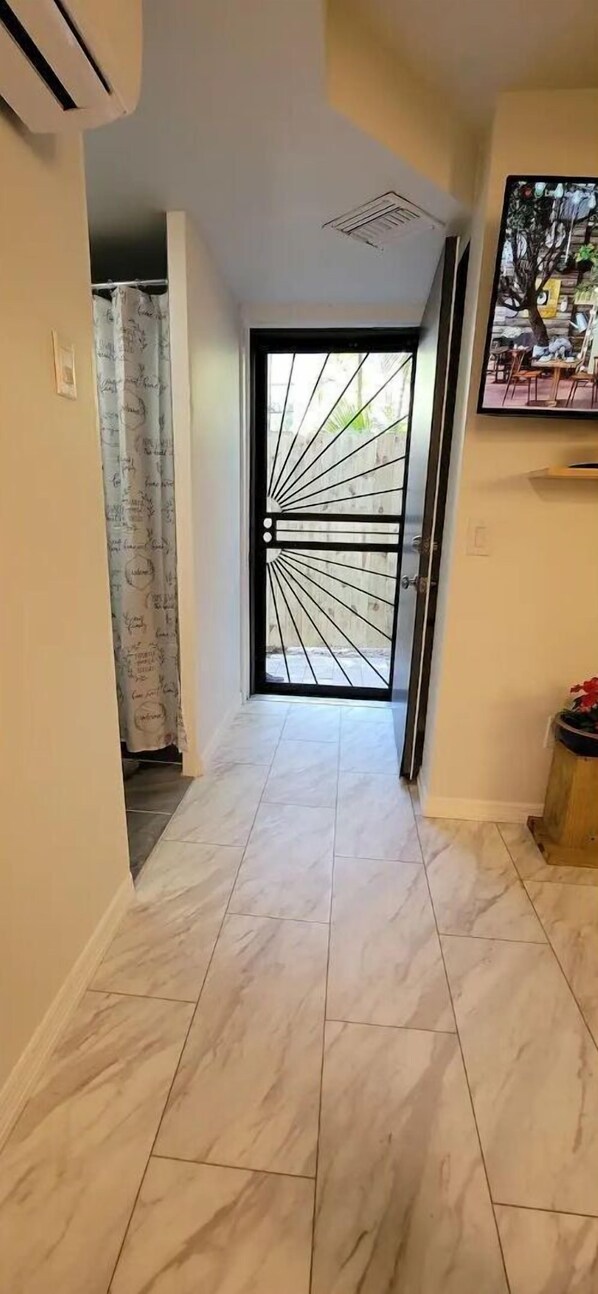 Interior - Suncoast Sunsets C. (Sarasota)