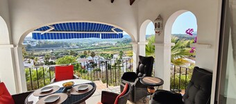 Great Bungalow with Amazing View and Communal Pool