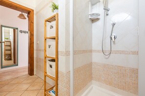 Hair dryer, towels - Stone Hill House by BarbarHouse (Torre Vado)