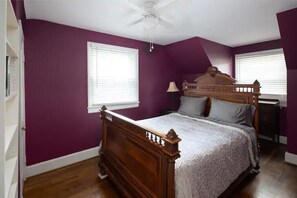 2 bedrooms, iron/ironing board, WiFi, bed sheets - Downtown 1930s 2 BR home (Spartanburg)