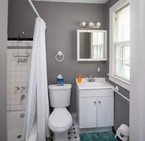 Håndklær, såpe og toalettpapir