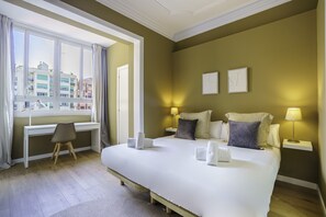 4 bedrooms, iron/ironing board, free WiFi, bed sheets