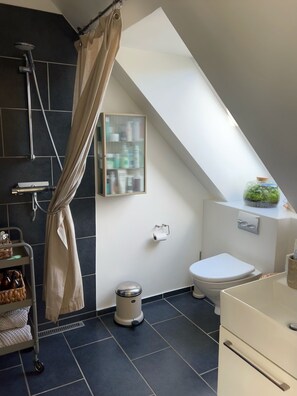 Handtücher, Seife, Toilettenpapier