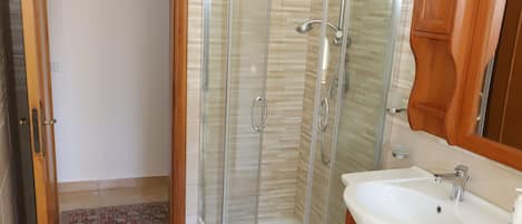 Dusche, Bidet, Handtücher