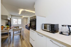 Refrigerador, microondas, horno y lavavajillas 