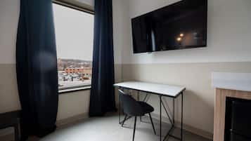 Business Room, 1 King Bed | 1 bedroom, Egyptian cotton sheets, premium bedding, down comforters