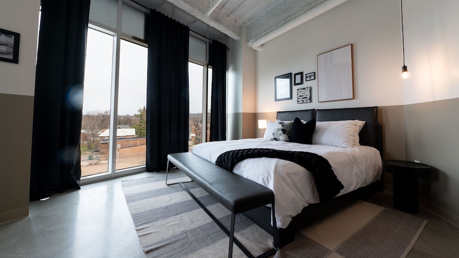 Arch and Cable Hotel