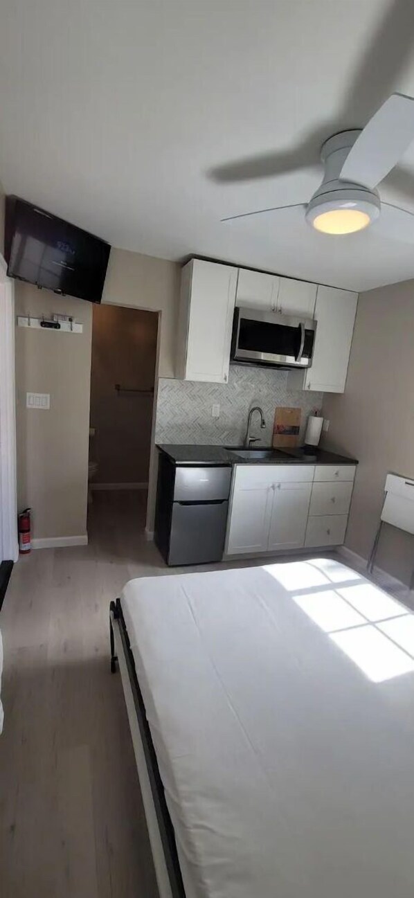 1 bedroom, desk, iron/ironing board, free WiFi