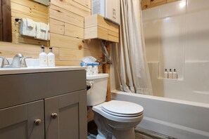 Sèche-cheveux, serviettes fournies