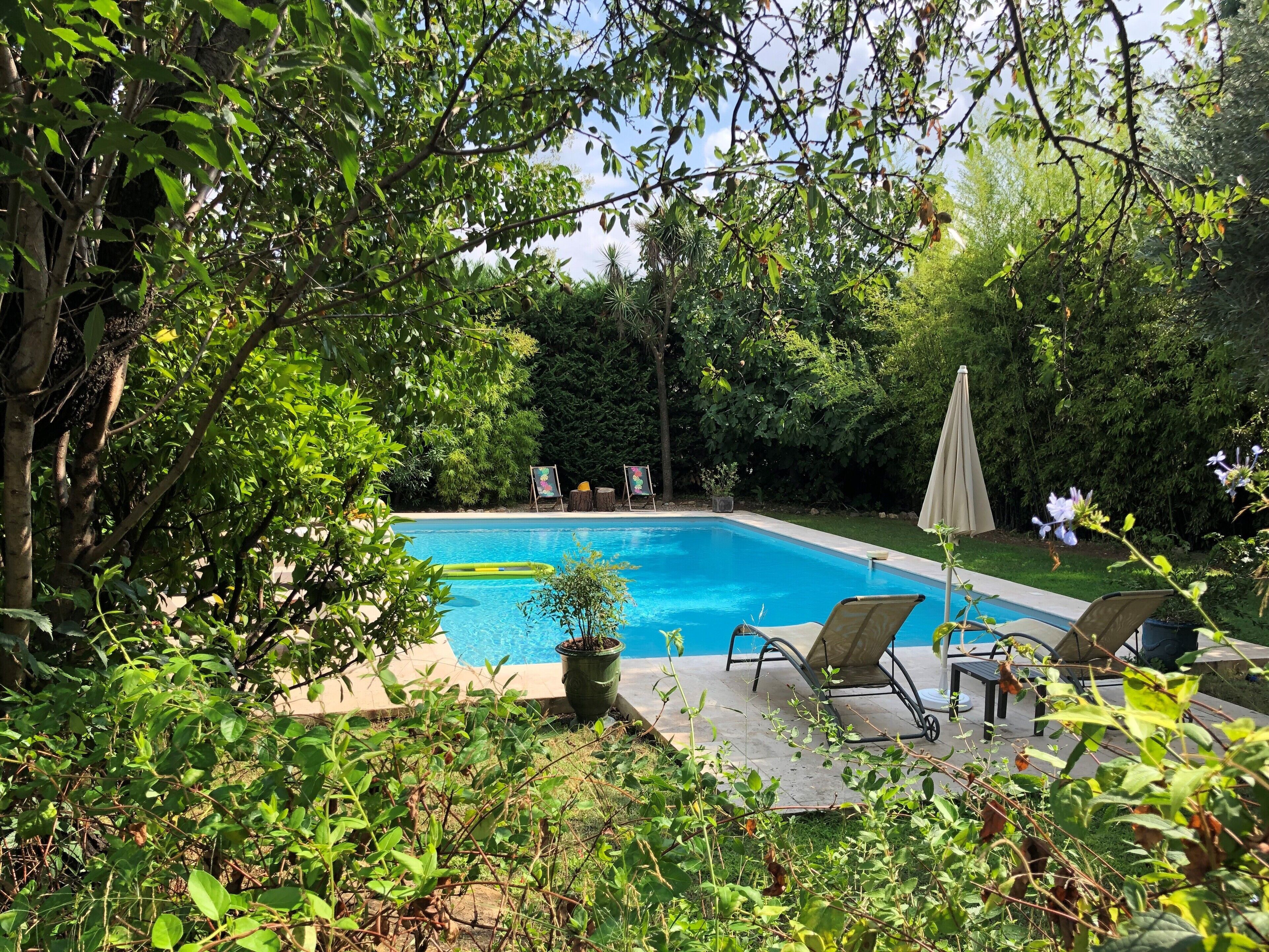 Gîte "hut" within a property (swimming pool, petanque) close to Pézenas.