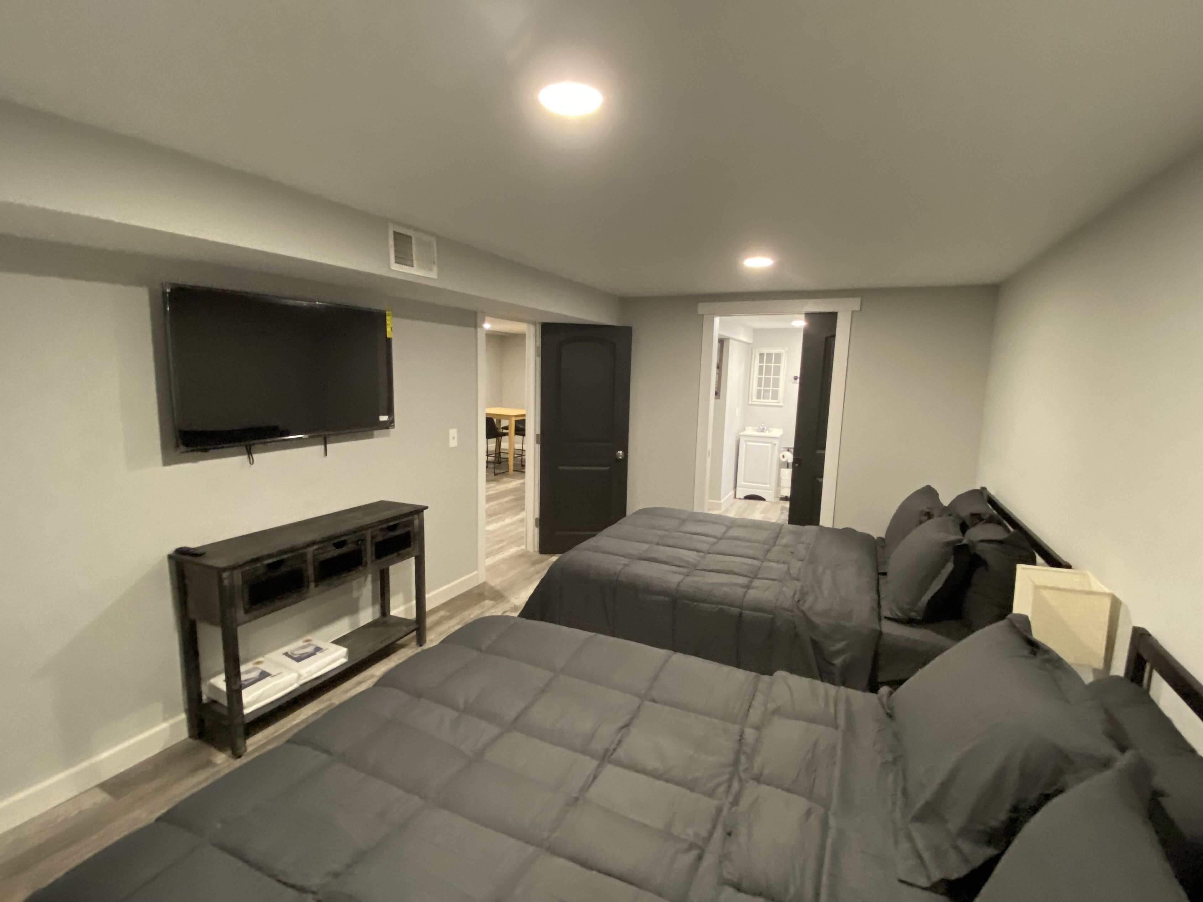 5 bedrooms, iron/ironing board, free WiFi, bed sheets