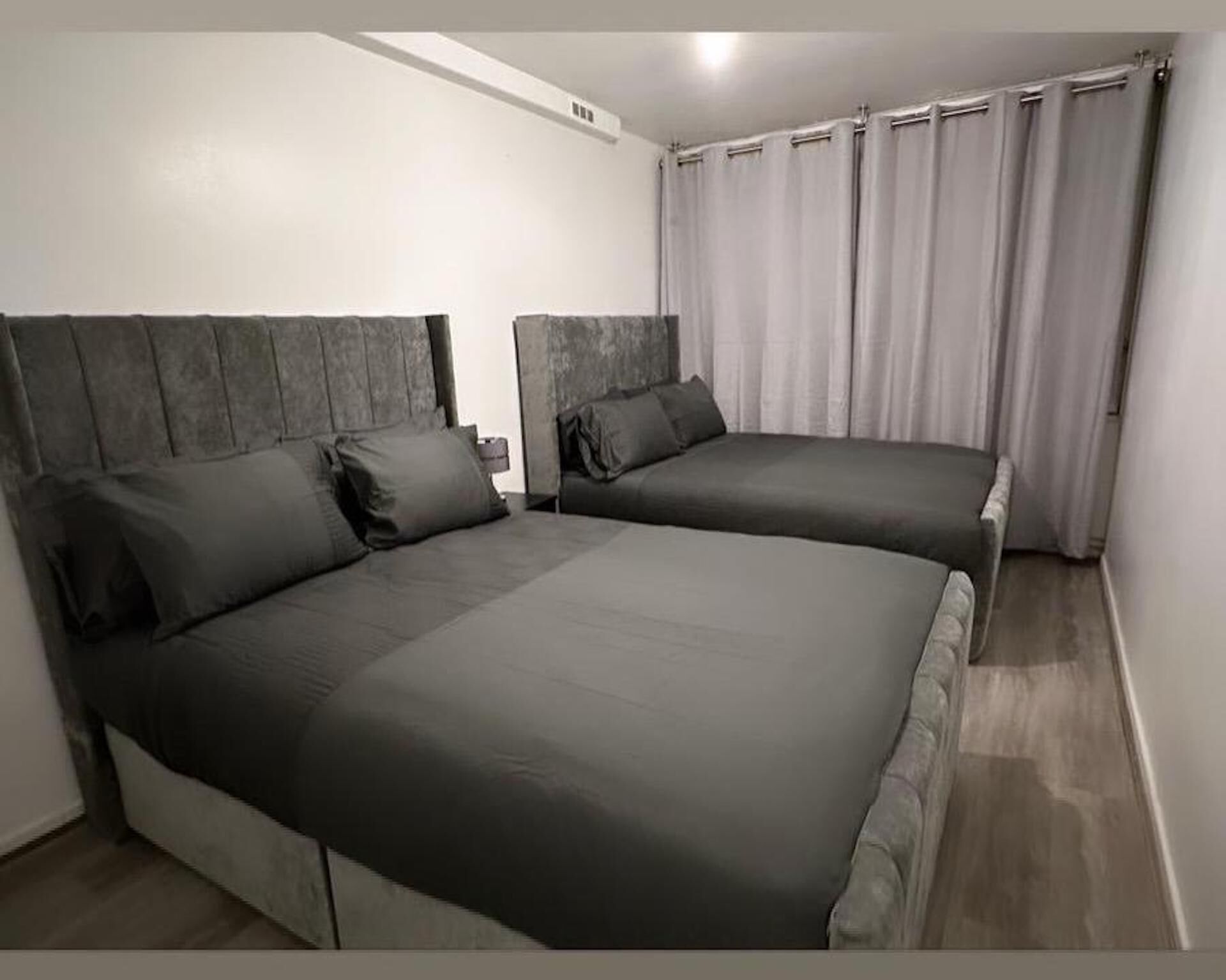 Apartment, Mehrere Betten | 4 Schlafzimmer, kostenloses WLAN, Bettwäsche