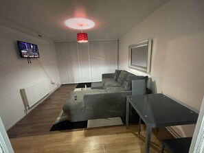 Apartment, Multiple Beds | Interior - New! Xtra Large 4 Bedroom Up to 14 Guests (London)