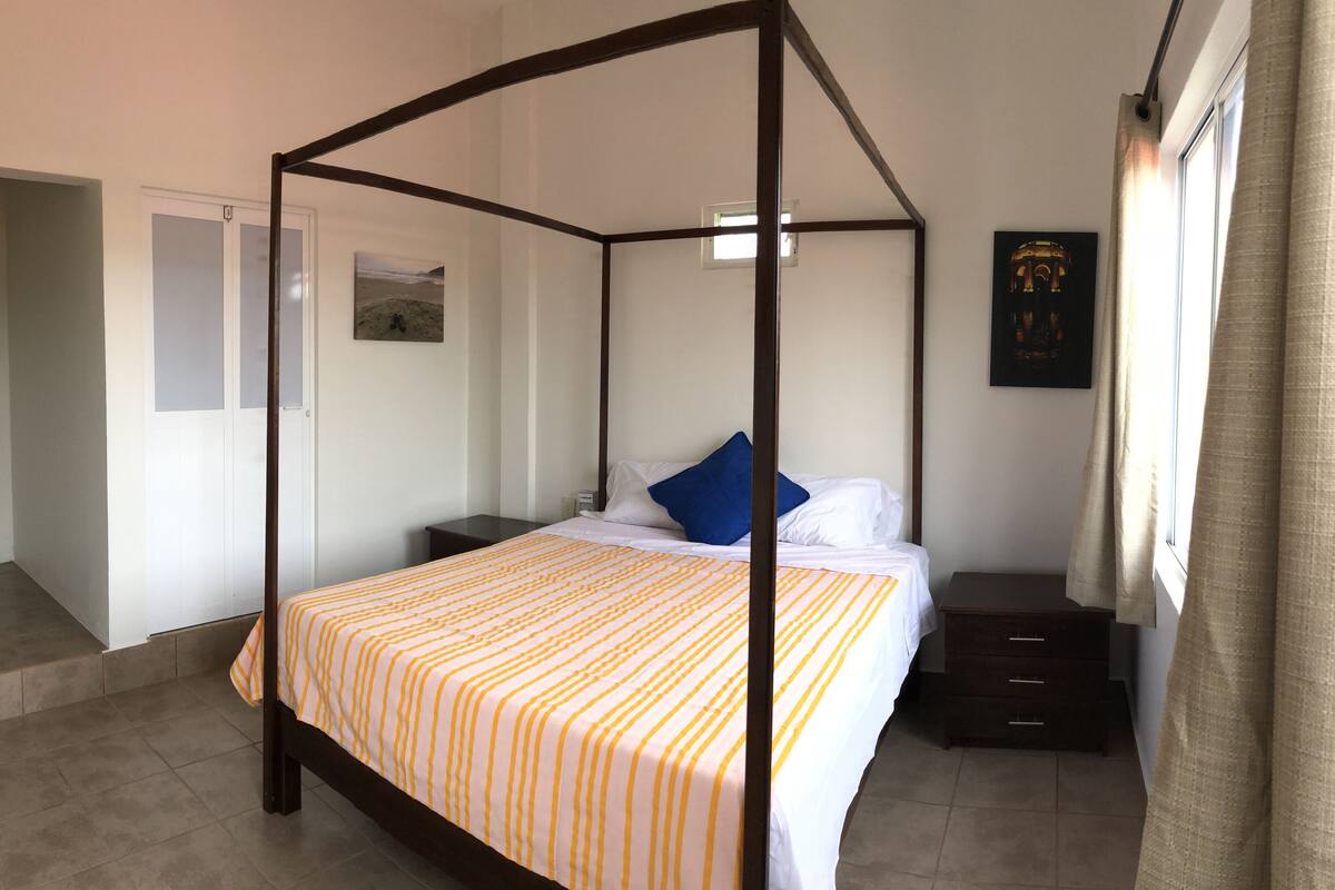 Elite-Apartment | Betten mit Memory-Foam-Matratzen, Bügeleisen/Bügelbrett