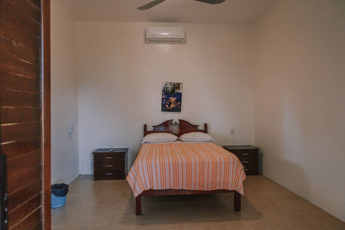 Junior-Apartment | Betten mit Memory-Foam-Matratzen, Bügeleisen/Bügelbrett