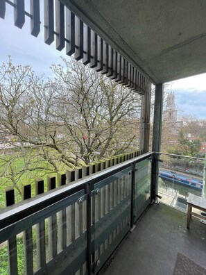 Property grounds - Modern Charm | 2 Bed | Canal Views | Limehouse (London)